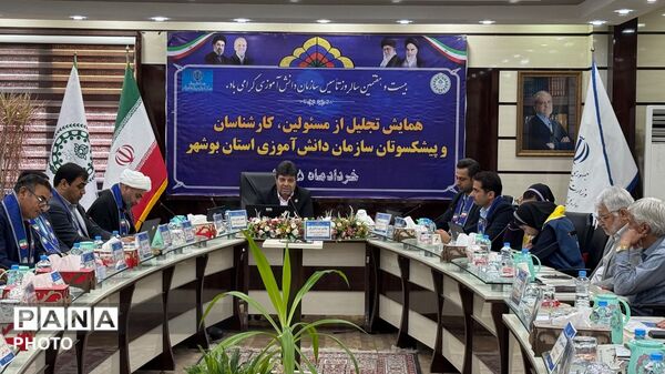 تجلیل از مسئولان، کارشناسان و پیشکسوتان سازمان دانش‌آموزی استان بوشهر