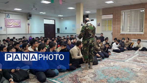 برگزاری جلسه درس آمادگی دفاعی نهم در مدرسه ابوریحان بیرونی شیفت صبح نیشابور