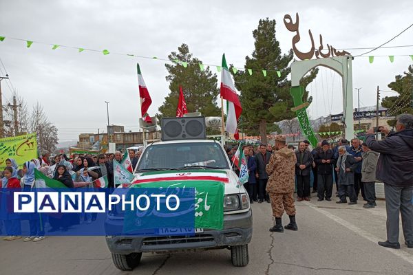 دانش‌آموزان دالاهو در راهپیمایی ۲۲ بهمن غوغا کردند