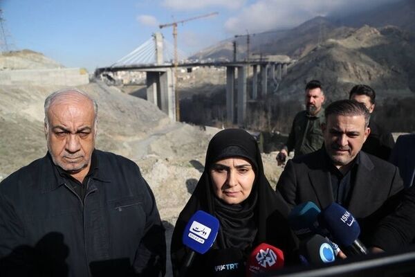 صادق: نوید کمک از سوی آمریکا شریان زندگی مردم را هدف قرار داد