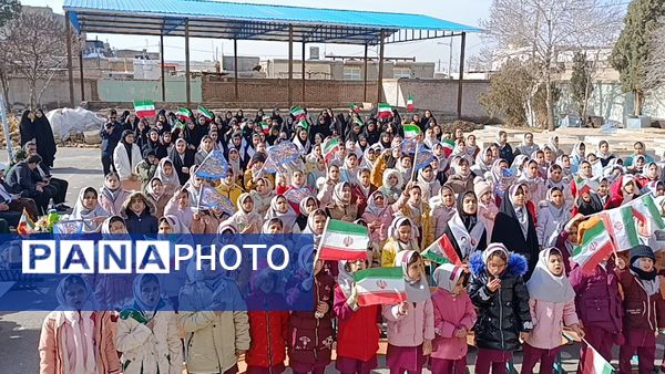 آوای وفاداری نسل جدید؛ سرود دانش‌آموزان شهید بهمنی خلیل آباد در دهه فجر