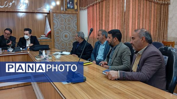 جلسه بررسی عملکرد و کیفیت آموزشی مدارس شهرستان بن با حضور مسئولان استانی