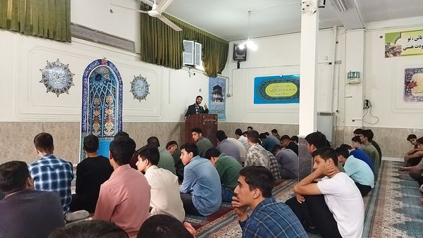 اولین نماز جماعت دبیرستان شاهد ابوذر غفاری در سال تحصیلی جدید 