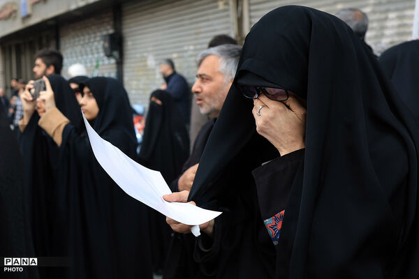 تشییع پیکر شهیدان لاریجانی، سلیمانی و شهدای ناوشکن دنا
