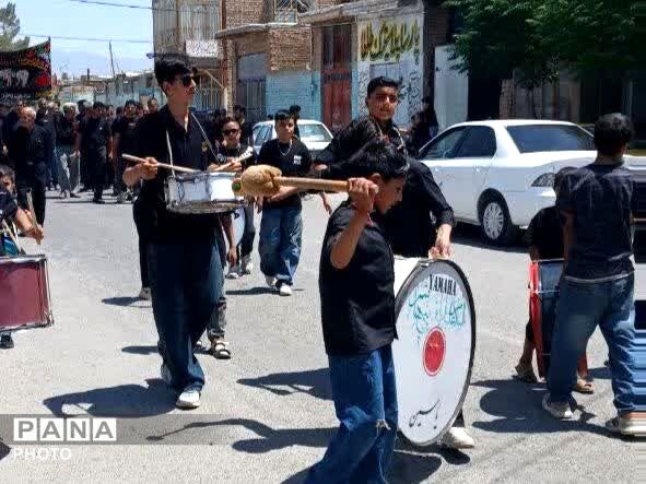 هم‌نوایی نسل‌ها در دسته‌های عزاداری امام حسین(ع) 