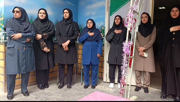 آیین بازگشایی مدارس و استقبال از دانش آموزان در دبیرستان میرزا جعفر سروقد ناحیه یک مشهد