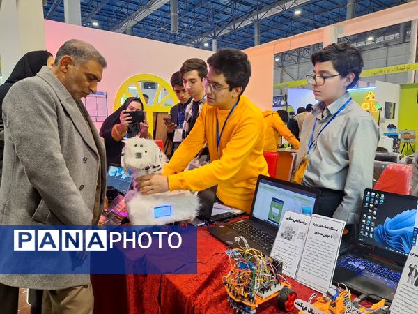 روز سوم از نمایشگاه پژوهش و فناوری در مشهد