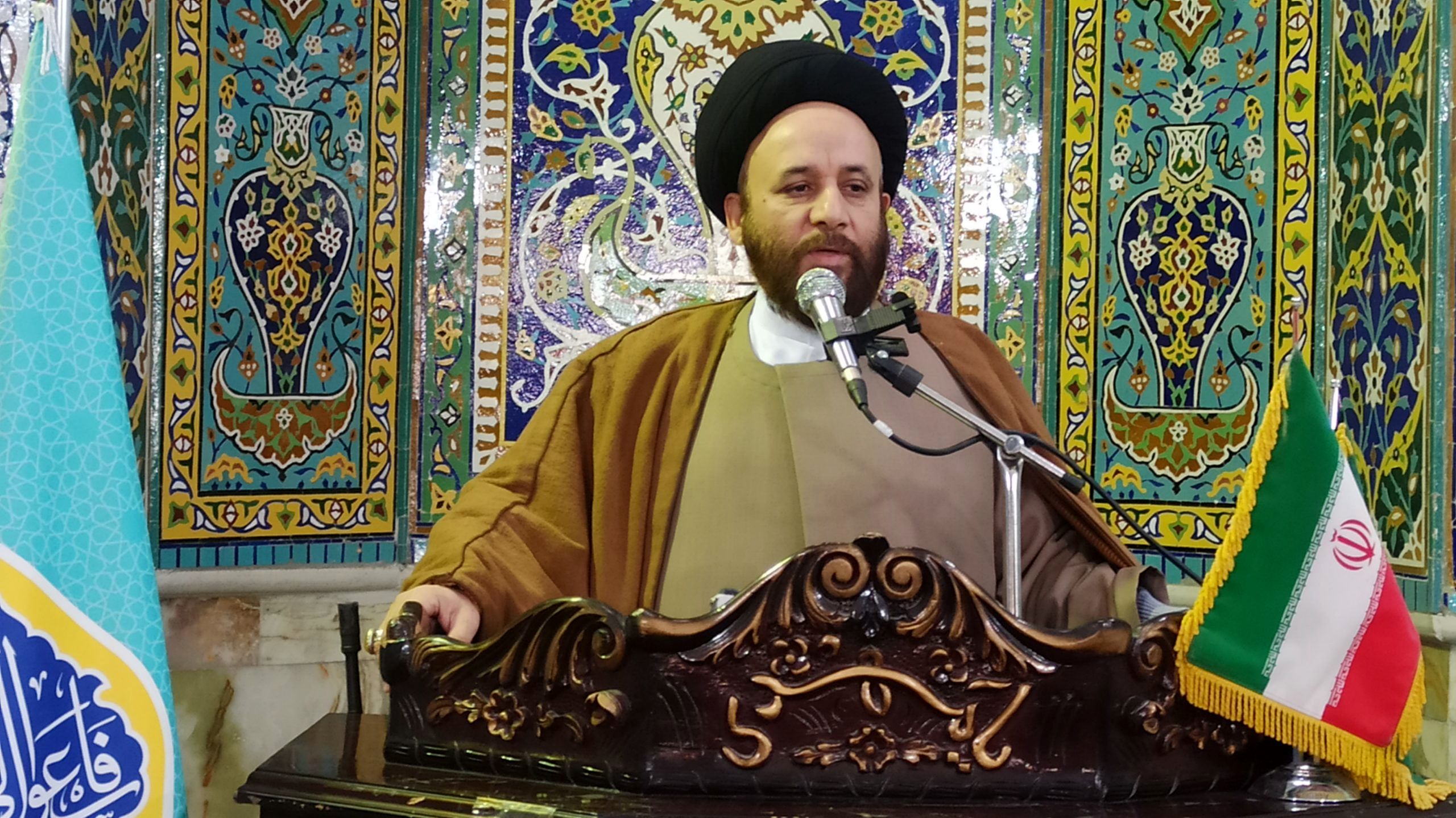 حوزه علمیه  مبلغان دینی را تربیت و از عقاید اسلامی دفاع می‌کند