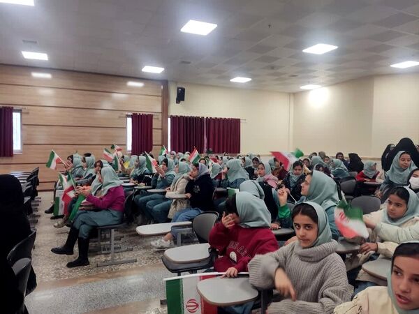 برگزاری طرح ملی لاله‌های روشن در دبستان دخترانه امام خمینی 2 