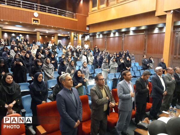 جشن فارغ تحصیلی وتقدیر ازدانش آموزان پایه نهم دبیرستان آرمینه مصلی نژاد ناحیه ۶