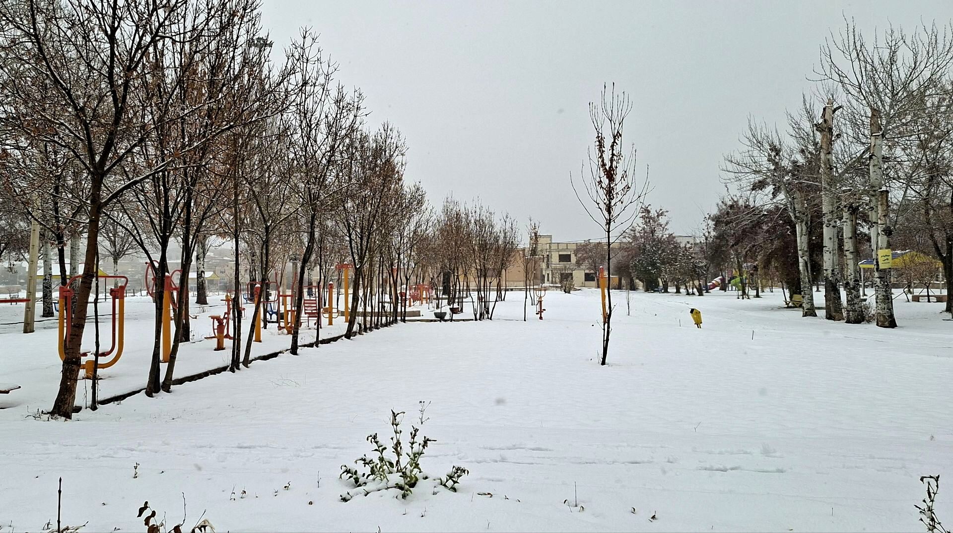 تردد در تمامی محورهای کوهستانی رضوانشهر فقط با زنجیر چرخ امکان‌پذیر است