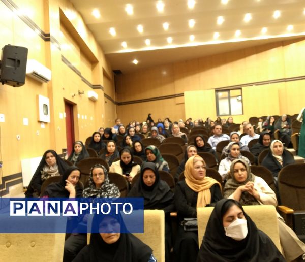 جلسه انجمن اولیا و مربیان در کانون شوشتری