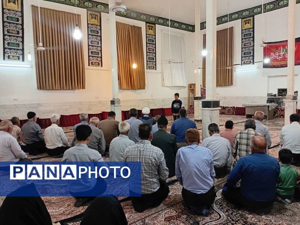 نماز جماعت در مراسم شب بیعت با امام زمان (عج) در خلیل آباد