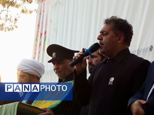 قدم هایی به عشق معلمان