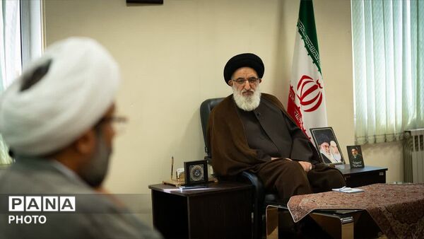 بیعت  اعضای شورای دانشگاه آزاد اسلامی استان البرز با سومین رهبر انقلاب اسلامی