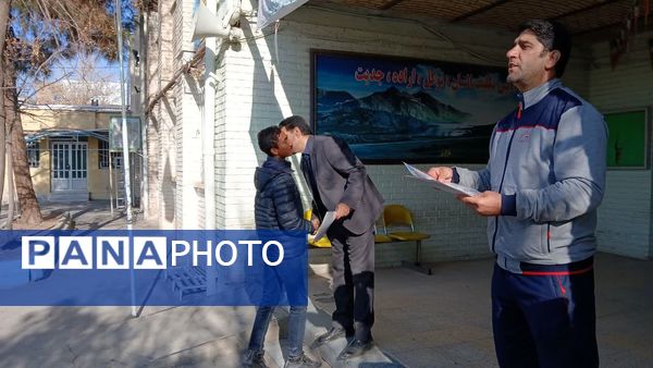 آیین تجلیل و قدردانی از برترین‌های مسابقات فوتسال درون مدرسه‌ای در دبیرستان امام رضا (ع) 