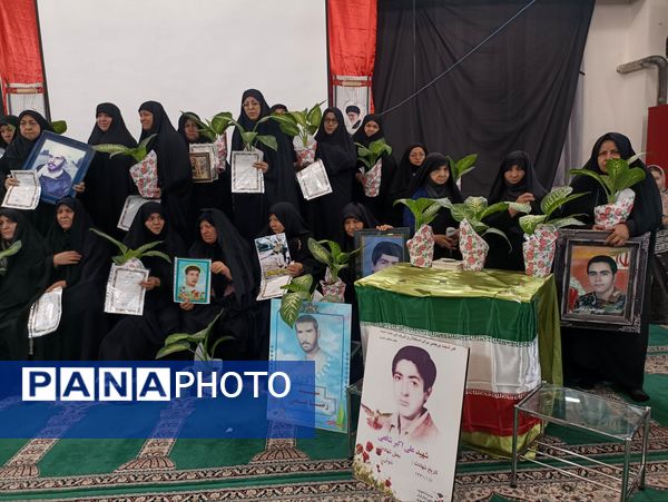 تکریم خانواده شهدا در مسجد حضرت محمد مشهد مقدس