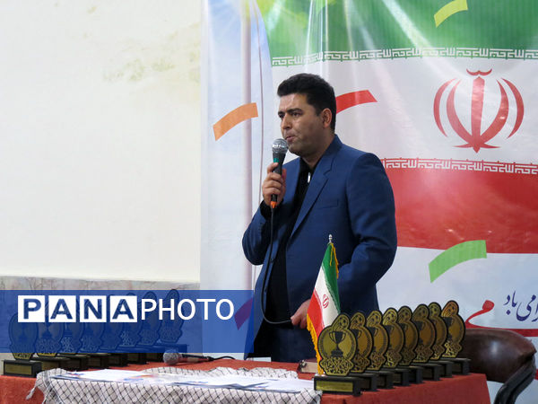 جشن انقلاب و کلنگ زنی زمین چمن دبیرستان شاهد امام حسین (ع)