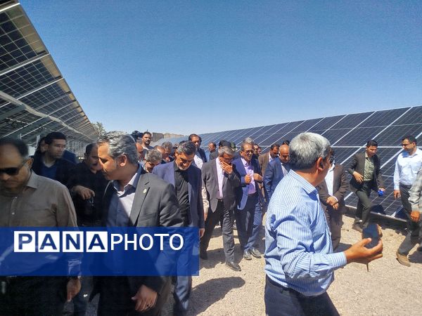 خراسان رضوی میزبان جهش انرژی پاک؛ افتتاح و کلنگ‌زنی پروژه‌های خورشیدی با حضور استاندار