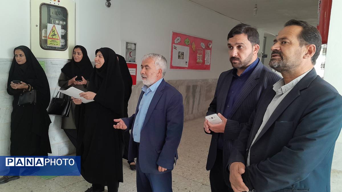 تجلیل از برگزیدگان لیگ علمی پایا در شهرستان خلیل‌آباد