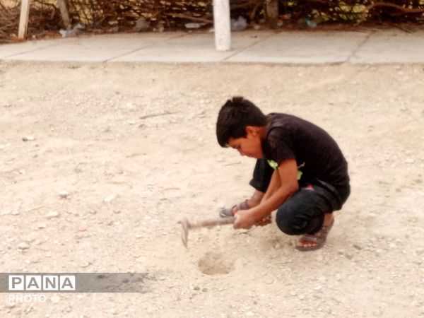 جوانان و مردم، پرچم عزا را در جای جای باغ شهر برافراشتند