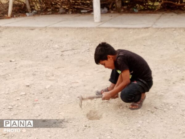 جوانان و مردم، پرچم عزا را در جای جای باغ شهر برافراشتند