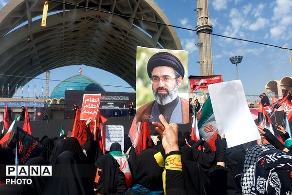 حضور باشکوه خونخواهان رهبر شهید در مصلی امام خمینی(ره) تهران