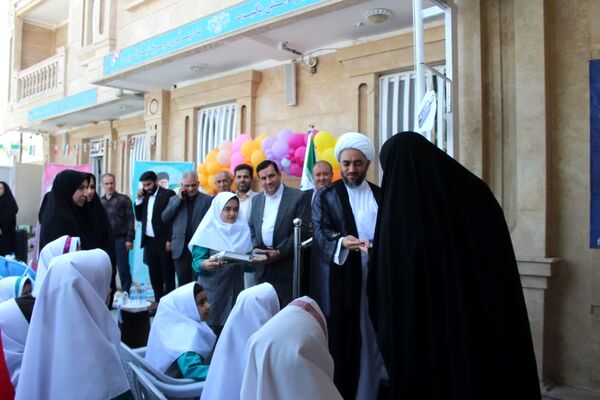 نواخته شدن زنگ مهر در شهرستان بم 