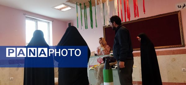 تعهد و تلاش دانش‌آموزان مدرسه انقلاب کوهدشت در فعالیت‌های مدرسه