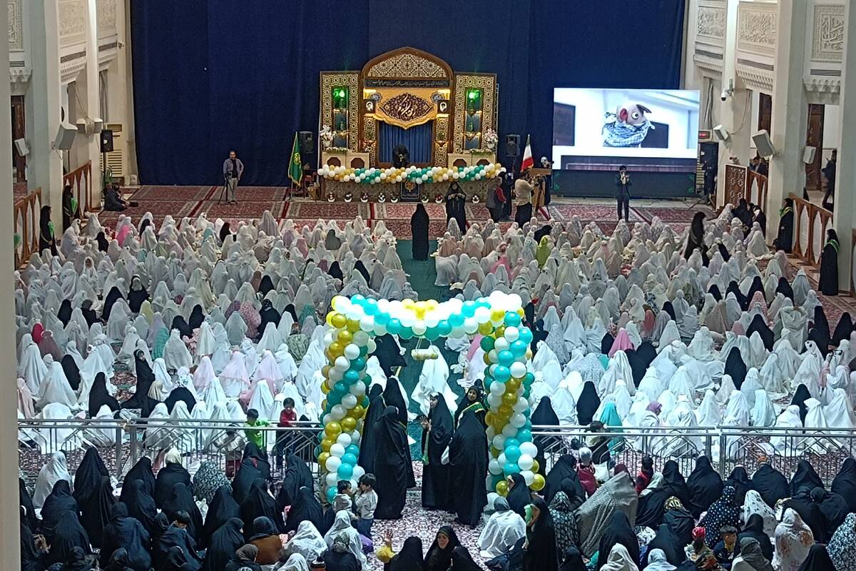 برگزاری جشن ۱۰۰۰ دانش‌آموز دختر روزه اولی در شیراز