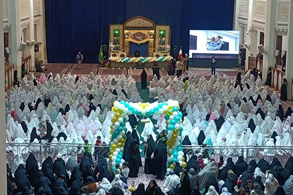برگزاری جشن ۱۰۰۰ دانش‌آموز دختر روزه اولی در شیراز