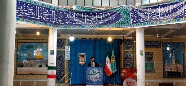 نماز جمعه باشکوه و آیین تجلیل از برگزیدگان رویداد «دختران حاج قاسم» 