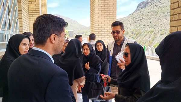 نواخته شدن زنگ سلامت در دبیرستان الزهرا شهرستان مارگون