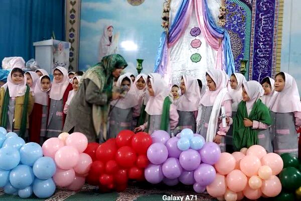 مراسم روز مادر و تحلیف پیشتازان در دبستان شهید سرافراز