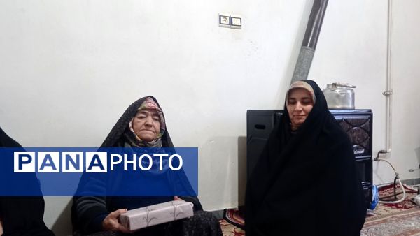دیدار بانوان پایگاه پنج تن از مادر شهید یدالله علیزاده