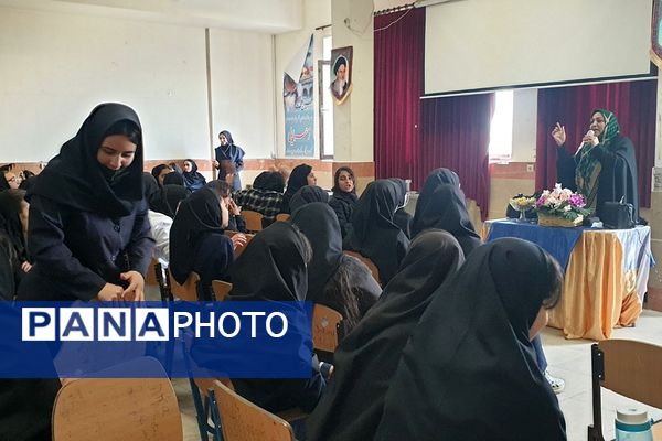 آیین سپاس معلم به مناسبت هفته گرامیداشت مقام معلم توسط دانش آموزان منطقه پردیس