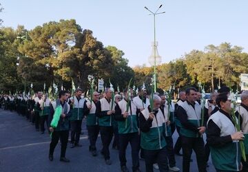 قافله پیاده‌روی خادمیان رضوی در اصفهان