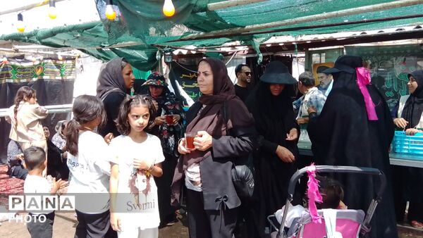 اینجا قطعه‌ای از بهشت است؛ برپایی ایستگاه‌های عاشقی در مسیر مشهد الرضا