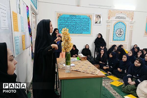گامی مؤثر در مسیر رشد؛ گردهمایی همیاران مشاور دختر در ابوذر غفاری