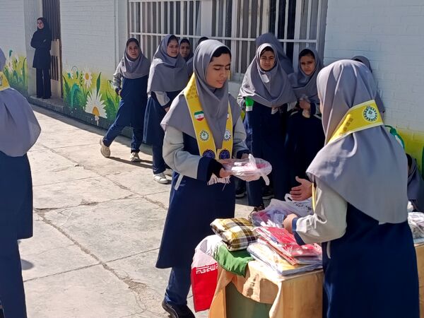 جشن عاطفه‌ها در دبیرستان افق خواف 