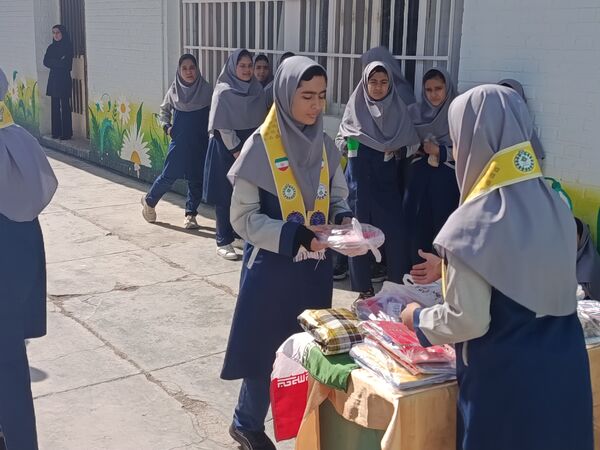 جشن عاطفه‌ها در دبیرستان افق خواف 
