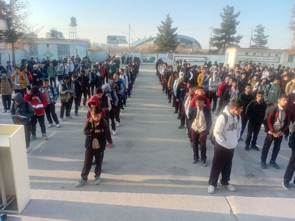 صبحگاه دبیرستان علامه طباطبایی