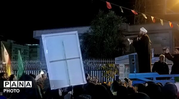 مردم بندرگز پای نظام‌ماندند
