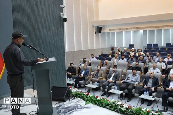 رونمایی از کتاب «از دفاع تا خدمت مقدس» 