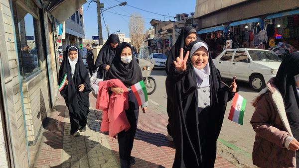 همایش پیاده‌روی مادر دختری به‌مناسبت اعیاد شعبانیه و دهه فجر 