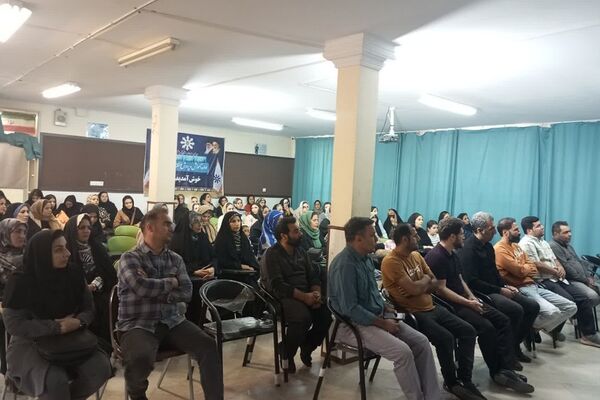  جلسه انجمن اولیا و مربیان در مدرسه امام علی(ع)‌۲ رودهن 