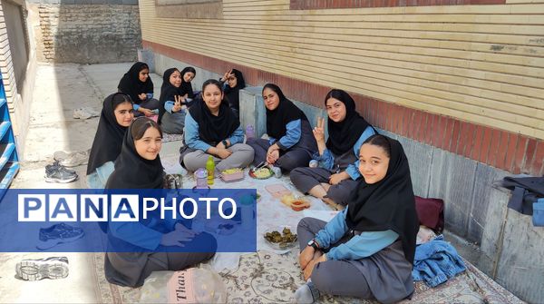 صبحانه سالم به‌مناسبت هفته سلامت در مدرسه نسترن آشخانه