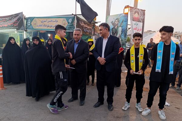 خدمت‌رسانی دانش‌آموزان و فرهنگیان شهرستان اسلام آباد غرب در مواکب اربعین حسینی
