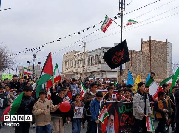 قیام معلمان و دانش‌آموزان شهرستان جعفرآباد برای خونخواهی امام شهید