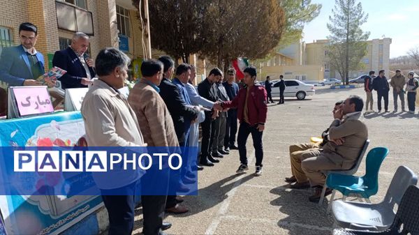 جشن انقلاب در مدرسه نخبگان عشایر 